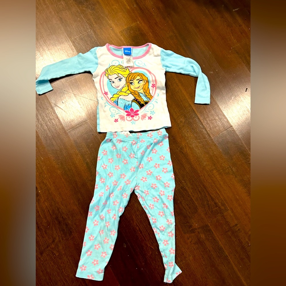 Disney Frozen pjs 4t!